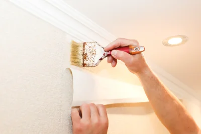 Pose de papier peint à Fontan — revêtements muraux et toiles de verre